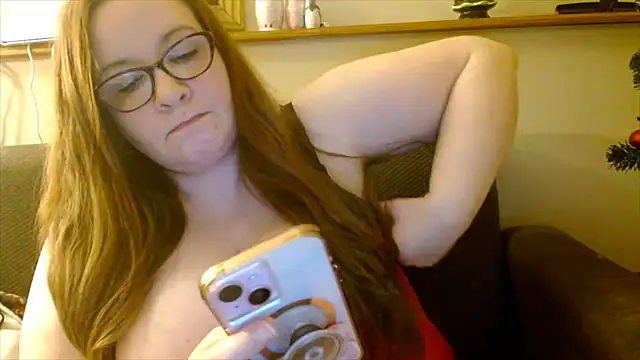 Snapshot of KayleeHollyxxx chatting on 16, 1, 2026 KayleeHollyxxx online show from 16, 1, 2026