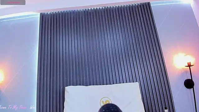 stephany roses  online show from 13, 1, 2025