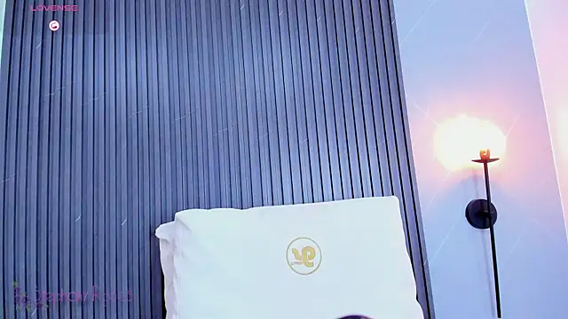 stephany roses  online show from 3, 2, 2025