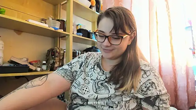 Seductive She Wolf online show from 6, 3, 2026