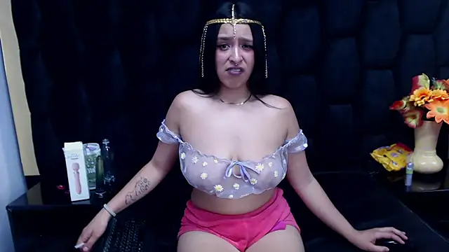 Snapshot of Sarah_Hornny chatting on 21, 12, 2024 Sarah Hornny online show from 21, 12, 2024