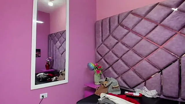 Snapshot of Sarah_Hornny chatting on 7, 3, 2025 Sarah Hornny online show from 7, 3, 2025