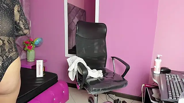 Snapshot of Sarah_Hornny chatting on 8, 3, 2025 Sarah Hornny online show from 8, 3, 2025