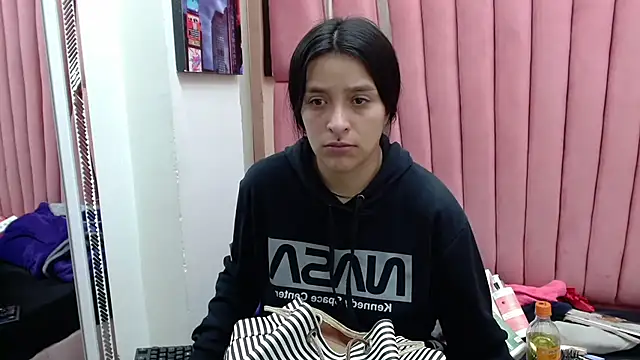 Snapshot of Sarah_Hornny chatting on 13, 3, 2025 Sarah Hornny online show from 13, 3, 2025