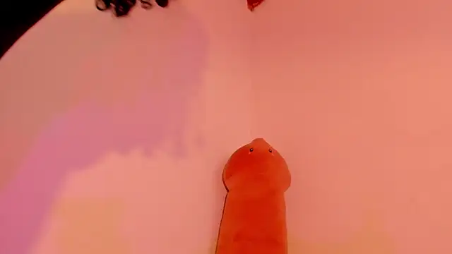 Snapshot of HarleyRedd chatting on 14, 2, 2025 HarleyRedd online show from 14, 2, 2025