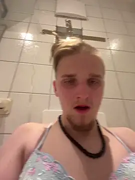 Snapshot of Michaela1222 chatting on 13, 4, 2026 Michaela1222 online show from 13, 4, 2026