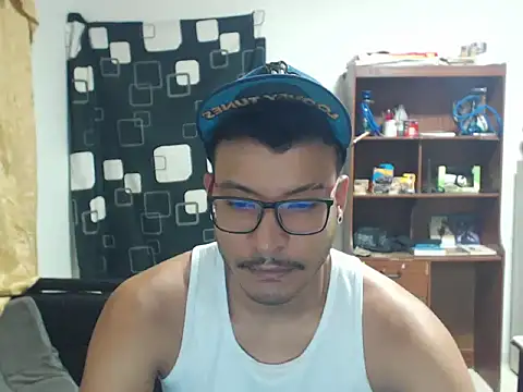 Snapshot of CharlesLeeRay chatting on 17, 10, 2025 CharlesLeeRay online show from 17, 10, 2025