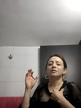 catalinamommyx online show from 5, 10, 2025