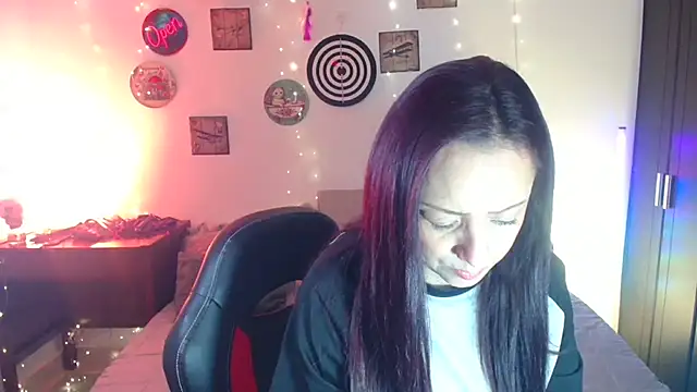 catalinamommyx online show from 13, 6, 2026