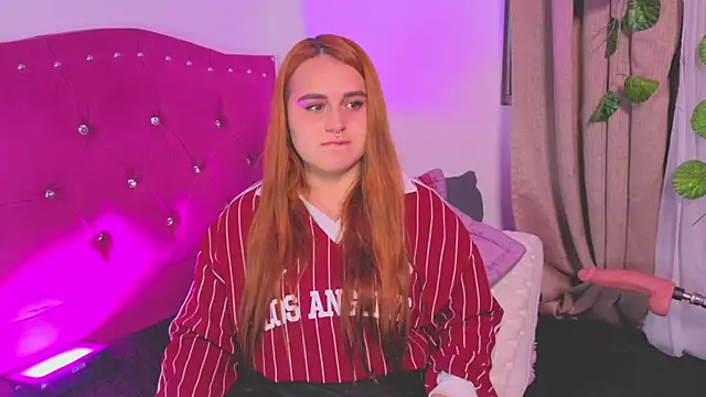 Snapshot of evy_orange1 chatting on 29, 9, 2025 evy orange1 online show from 29, 9, 2025