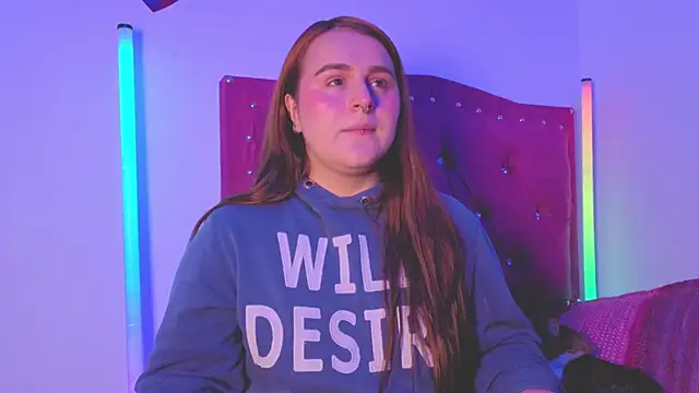 Snapshot of evy_orange1 chatting on 18, 10, 2025 evy orange1 online show from 18, 10, 2025