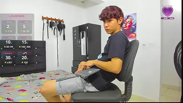 Snapshot of Alexander_and_Xiao chatting on 4, 2, 2026 Alexander and Xiao online show from 4, 2, 2026