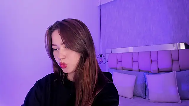 Roxie-Summers11 online show from 14, 2, 2025