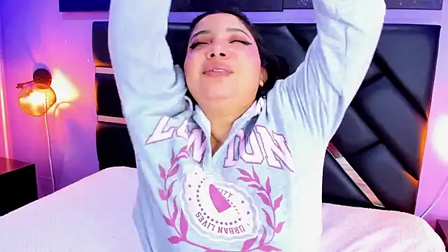 Emma monserrat online show from 17, 6, 2026
