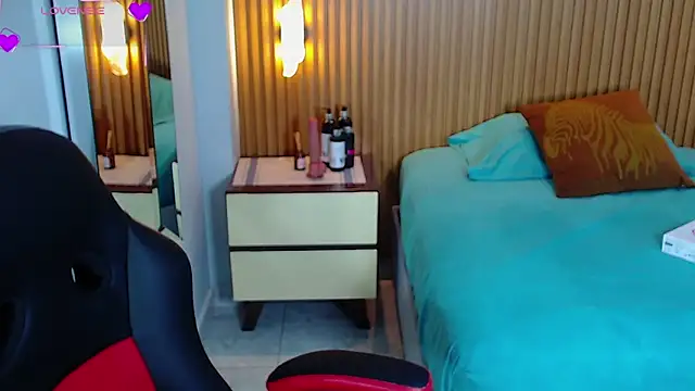 LUCYAMARS1 online show from 12, 11, 2025