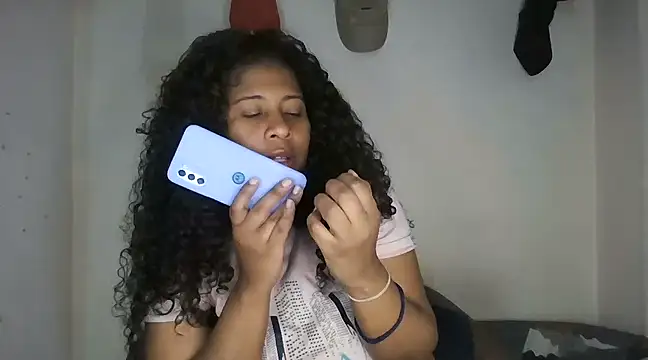 Snapshot of Ivon-09 chatting on 24, 2, 2025 Ivon-09 online show from 24, 2, 2025