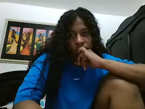 Snapshot of Ivon-09 chatting on 6, 3, 2025 Ivon-09 online show from 6, 3, 2025