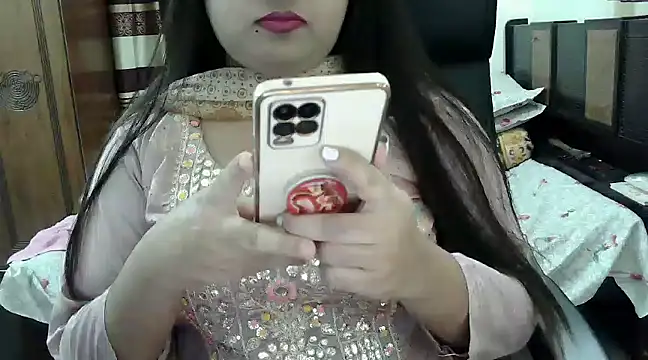 Snapshot of SweetGirlRani143 chatting on 1, 1, 2025 SweetGirlRani143 online show from 1, 1, 2025