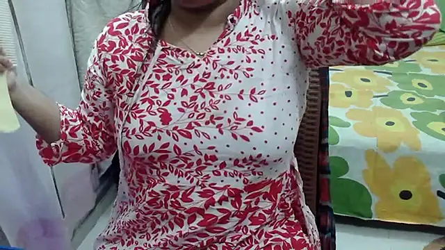 Snapshot of SweetGirlRani143 chatting on 10, 10, 2025 SweetGirlRani143 online show from 10, 10, 2025