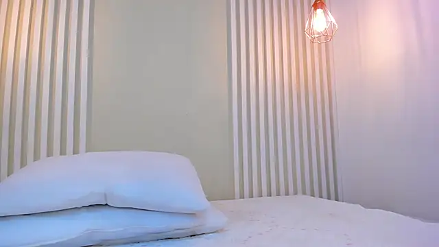 annawelk  online show from 13, 1, 2025