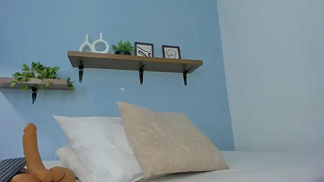 annawelk  online show from 16, 9, 2025