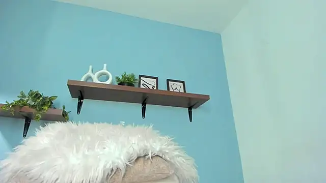 annawelk  online show from 6, 10, 2025