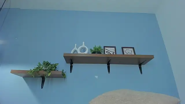 annawelk  online show from 8, 10, 2025