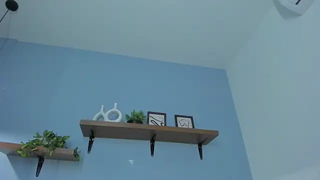 annawelk  online show from 9, 10, 2025