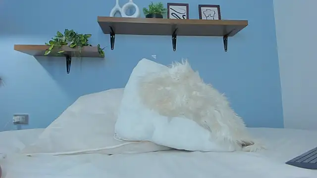 annawelk  online show from 17, 10, 2025