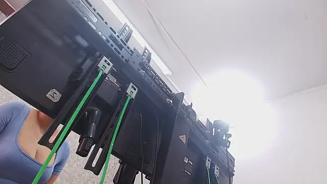 Snapshot of nicol_f chatting on 8, 9, 2025 nicol f online show from 8, 9, 2025