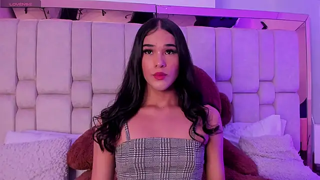 Isa Little Star online show from 14, 2, 2025