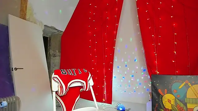 YourSuperModel online show from 25, 12, 2024