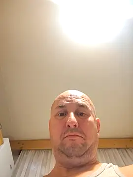 Snapshot of intx800 chatting on 4, 10, 2025 intx800 online show from 4, 10, 2025