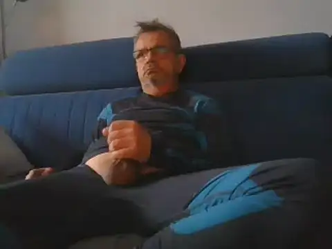 axecoman60 online show from 31, 1, 2025