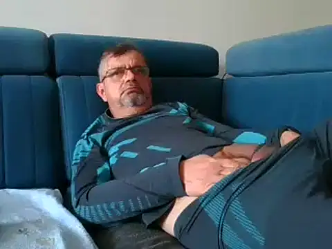 axecoman60 online show from 22, 2, 2025