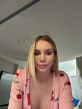 Snapshot of Yvonna_One chatting on 19, 4, 2026 Yvonna One online show from 19, 4, 2026