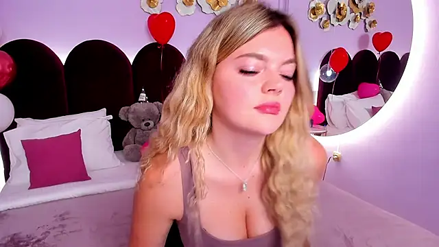 Snapshot of ZaraBloom chatting on 17, 11, 2025 ZaraBloom online show from 17, 11, 2025