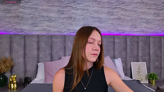 AliceBrayan online show from 23, 3, 2025