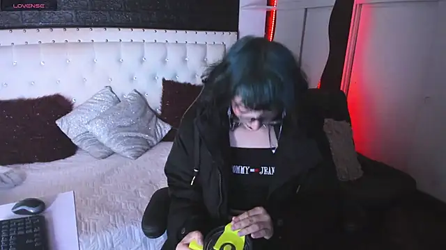 Ghosty Doll online show from 4, 3, 2025