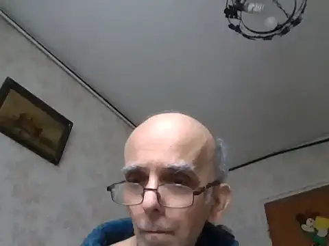 Snapshot of mariusica1@xh chatting on 3, 10, 2025 mariusica1xh online show from 3, 10, 2025