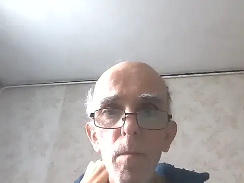 Snapshot of mariusica1@xh chatting on 4, 10, 2025 mariusica1xh online show from 4, 10, 2025