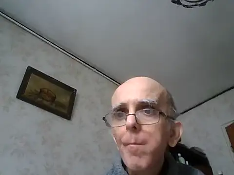Snapshot of mariusica1@xh chatting on 6, 10, 2025 mariusica1xh online show from 6, 10, 2025