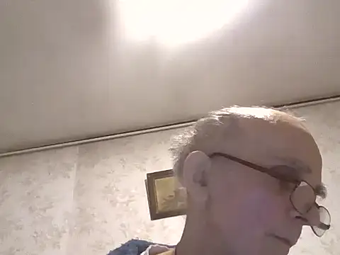 Snapshot of mariusica1@xh chatting on 12, 10, 2025 mariusica1xh online show from 12, 10, 2025
