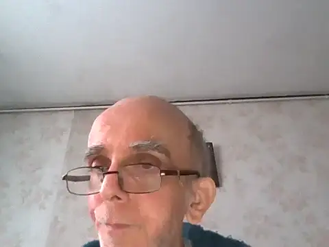Snapshot of mariusica1@xh chatting on 15, 10, 2025 mariusica1xh online show from 15, 10, 2025