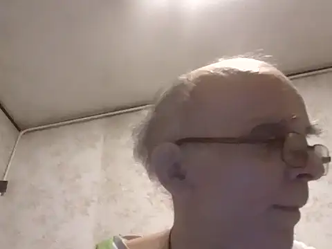 Snapshot of mariusica1@xh chatting on 20, 10, 2025 mariusica1xh online show from 20, 10, 2025