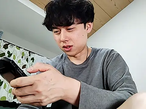 whitebriefboy online show from 5, 3, 2025