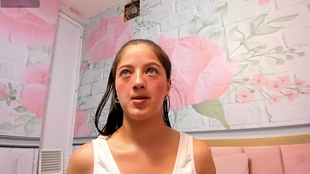 Snapshot of Annie_Cute18_ chatting on 5, 2, 2025 Annie Cute18 online show from 5, 2, 2025