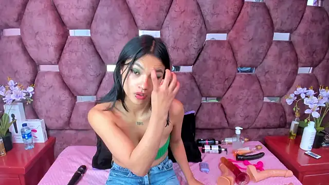 Snapshot of SaraLoveee_ chatting on 9, 3, 2025 SaraLoveee  online show from 9, 3, 2025