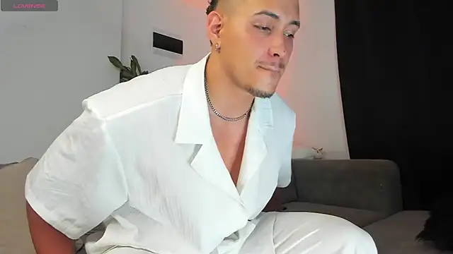 lucasanto  online show from 11, 3, 2025