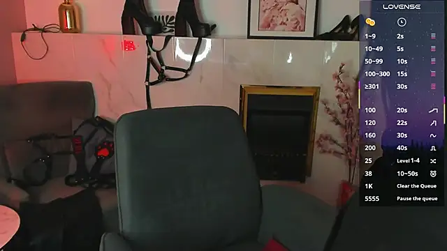 Lily Moonlight online show from 14, 4, 2026